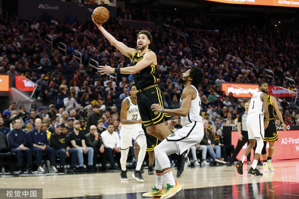 他们挥舞着 他们挥舞着