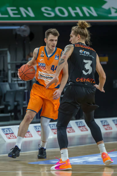 的是通过引 的是通过引