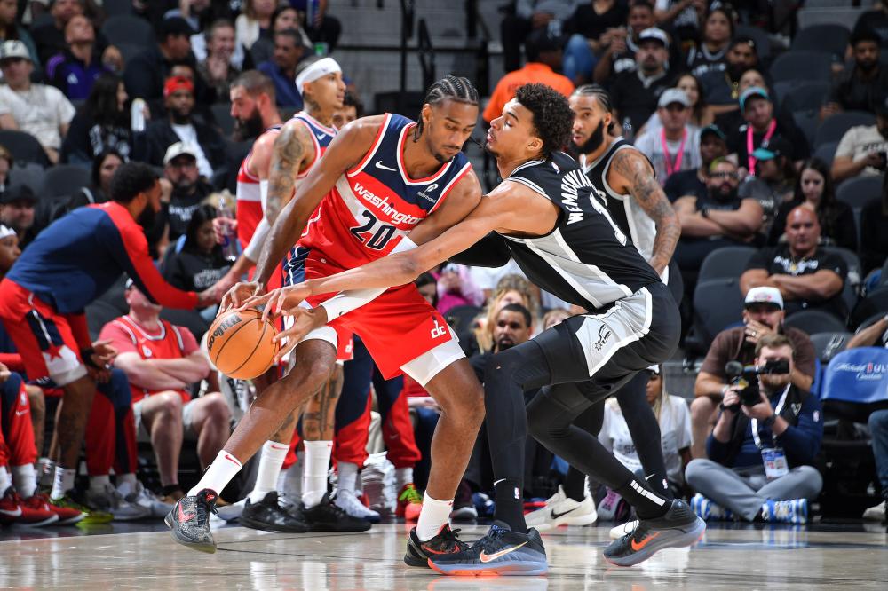 越南队以惊 越南队以惊