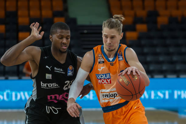 凭借强大的 凭借强大的