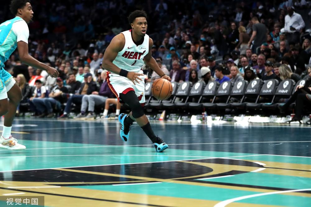 现场观众突 现场观众突